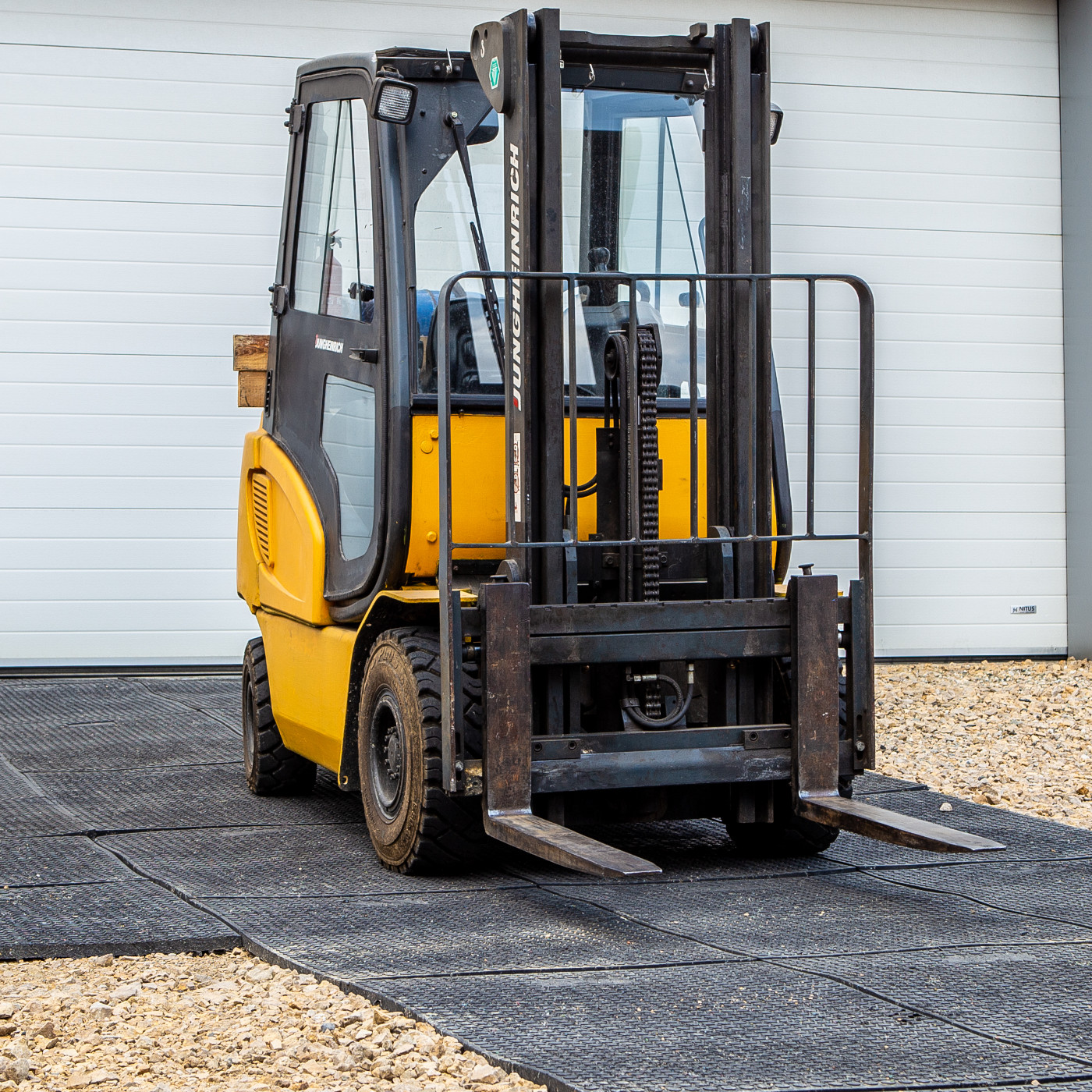 Compressed by jpeg-recompress